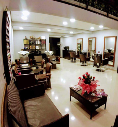 Entrada do salão de beleza Espaço Bela Harmonia, localizado na Vila Augusta em Guarulhos, oferecendo serviços de cabelo, unhas, estética, depilação, maquiagem e barbearia.