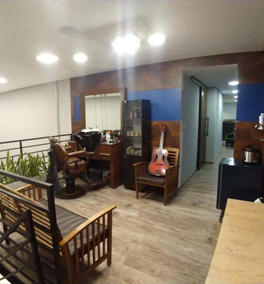 Entrada do salão de beleza Espaço Bela Harmonia, localizado na Vila Augusta em Guarulhos, oferecendo serviços de cabelo, unhas, estética, depilação, maquiagem e barbearia.